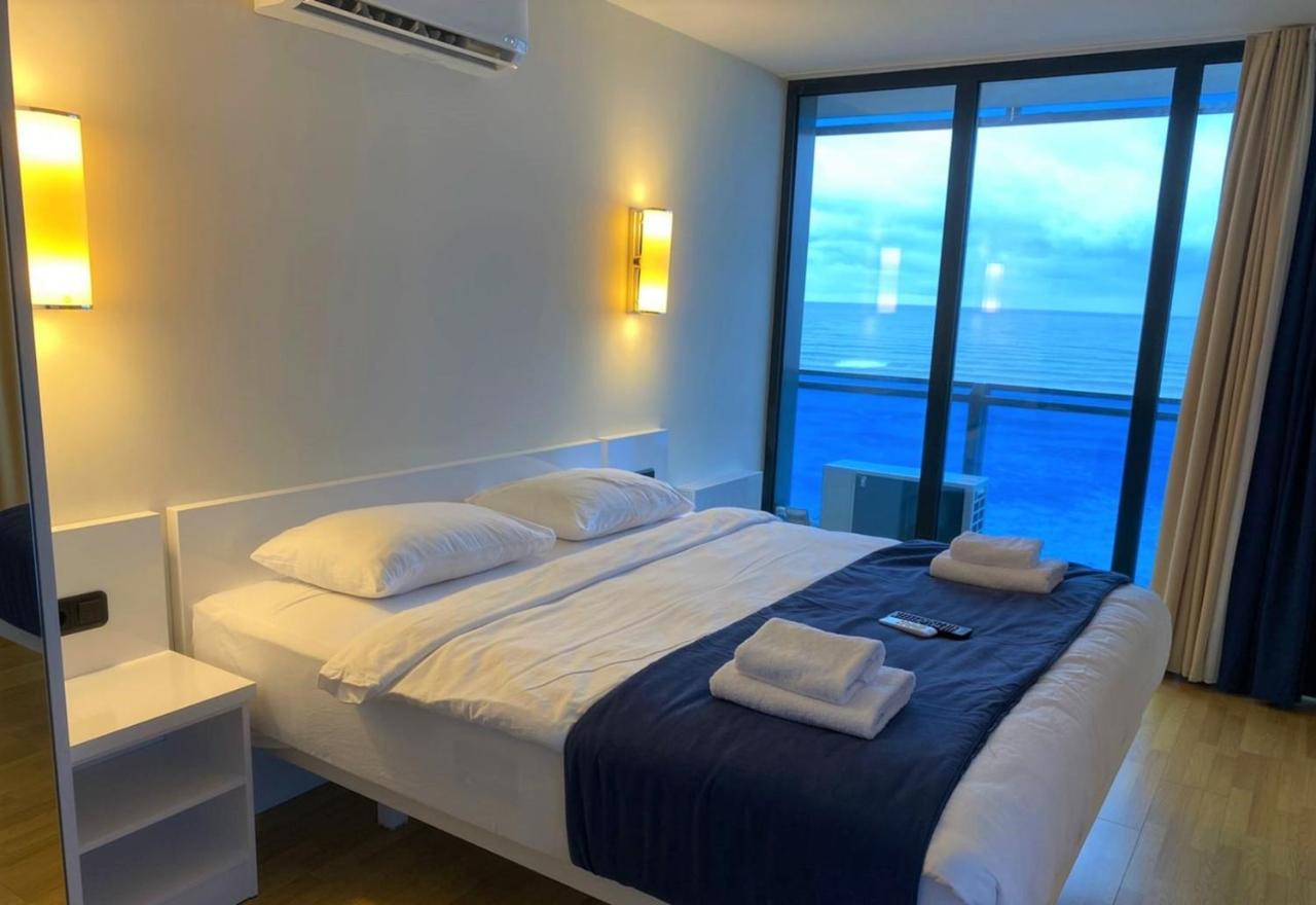 Orbi City Sea View Apartments 巴统 外观 照片
