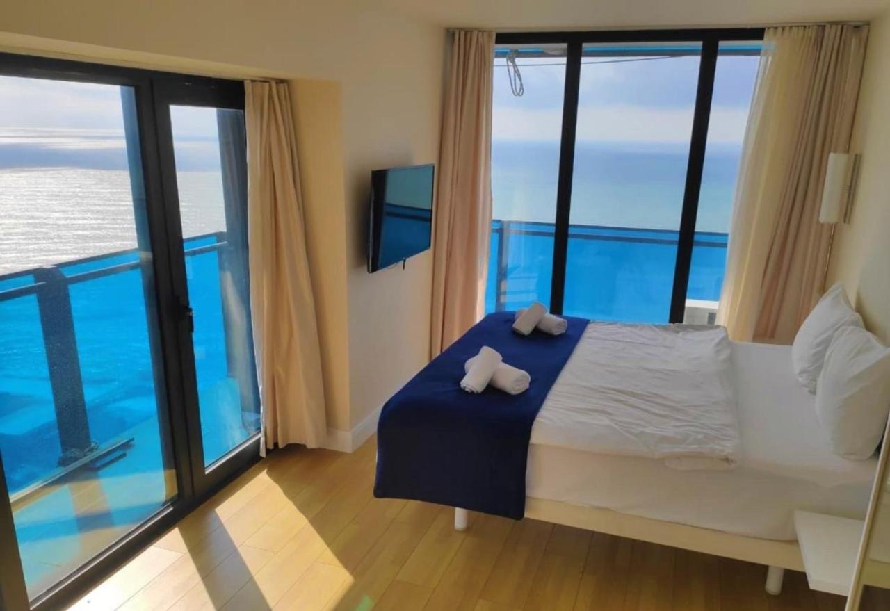 Orbi City Sea View Apartments 巴统 外观 照片